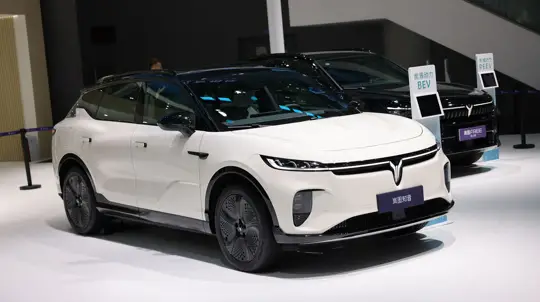 Новый китайский электромонстр: Voyah Courage дышит в спину Tesla и стоит дешевле