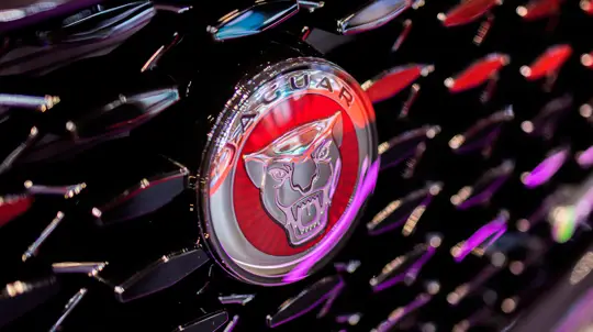 Где-то в углу заплакал e-Largus: JLR вкладывает 500 млн фунтов только в электрокары