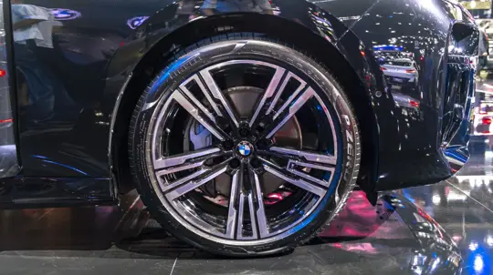 Обновленный BMW M5 побил собственный скоростной рекорд, но не круга