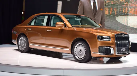 Россияне могут не ждать автомобилей Aurus: почти новый секретный Senat можно купить уже сейчас