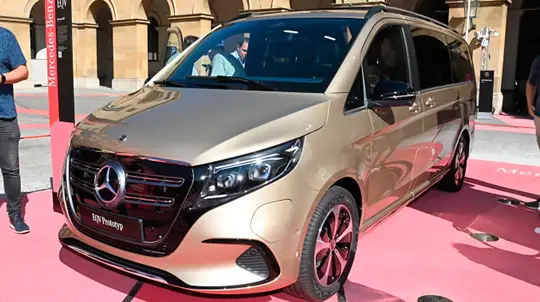 Mercedes-Benz выводит на рынок Китая электрический MPV: что известно о новинке
