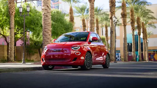 Пауза затянулась: электрический Fiat 500 не торопятся покупать