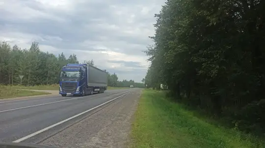 Они отбирают у дальнобойщиков работу: беспилотные машины начнут возить грузы для Яндекс Маркета