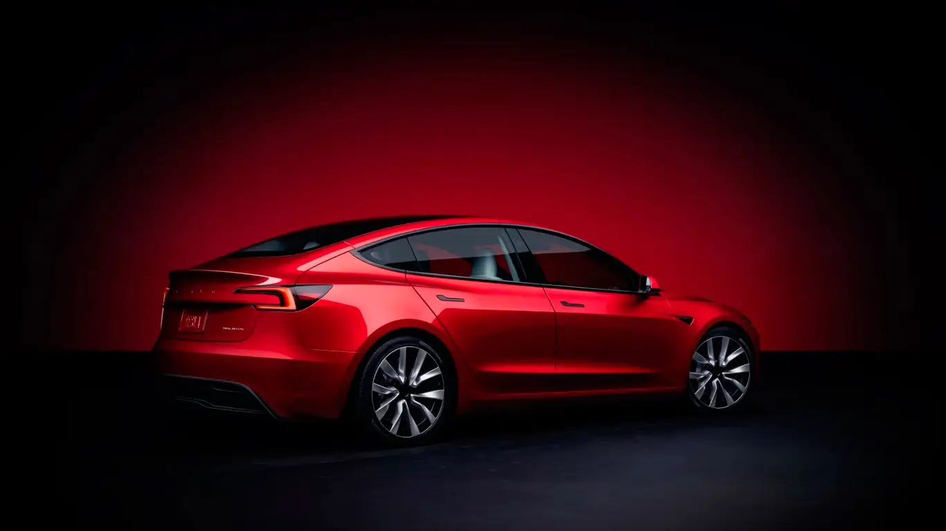 Скоро управлять автомобилем Tesla можно будет прямо с запястья