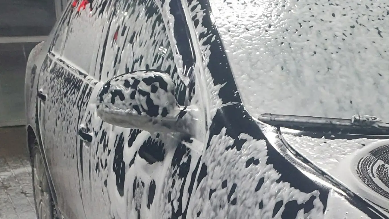 Пена или вода: многие водители делают это не правильно