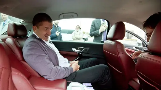 Красная кожа и 4 экрана для задних пассажиров: АВТОВАЗ замахнулся на конкуренцию с Maybach