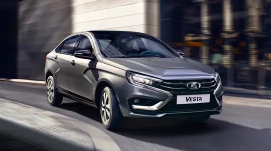 Белорусская Lada Vesta за копейки: покупатели выстраиваются в очередь