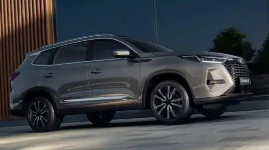 Вам придется заплатить 3 млн рублей за отечественный трехрядный кроссовер