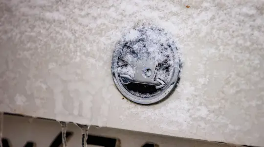 Какие автомобили вызывают трудности зимой: россиянам стоит держаться подальше