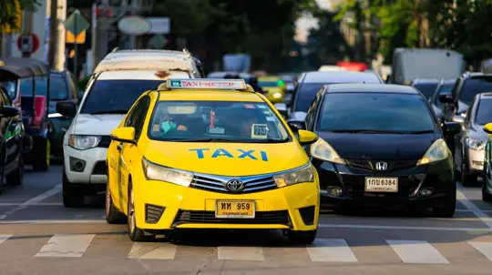 Собственный автомобиль Вам не нужен: назвали, когда каршеринг и такси выгоднее