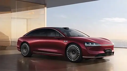 Прорыв от Huawei: электромобиль, который разгоняется до 100 км/ч за 3,9 секунды и может проехать до 816 км