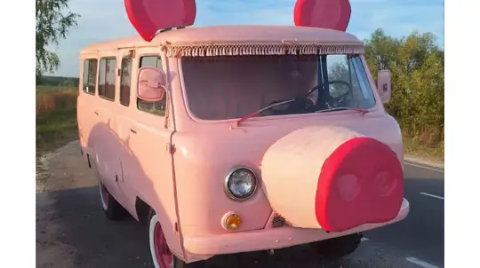 «Хрюмобиль» в Москве: россиянам предлагают прокатиться с хрюканьем