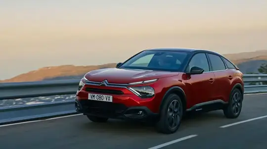 Старые автомобили, зато почти официально: российский завод нашел на складах новые Citroen