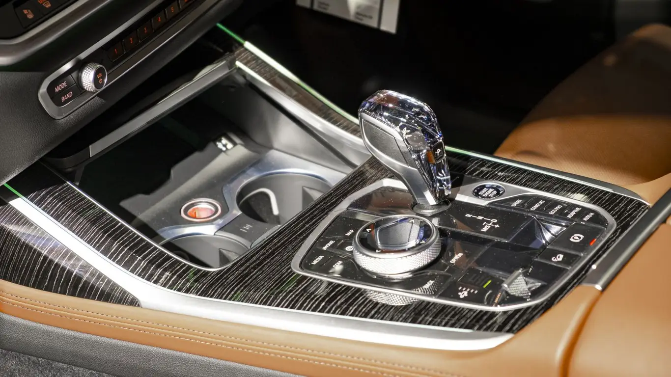 Фирменная опция BMW уходит в историю: спустя 24 года баварцы убрали ее в угоды сенсорным экранам