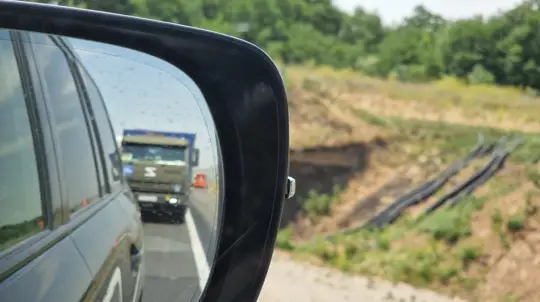 Эта деталь в автомобиле превратилась в высокотехнологичное устройство: все скрытые функции зеркал заднего вида