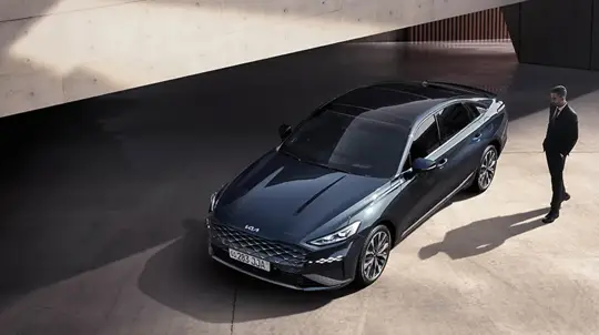 Премиальный корейский седан снова в России: ему удалось обойти санкции, но это сказалось на цене