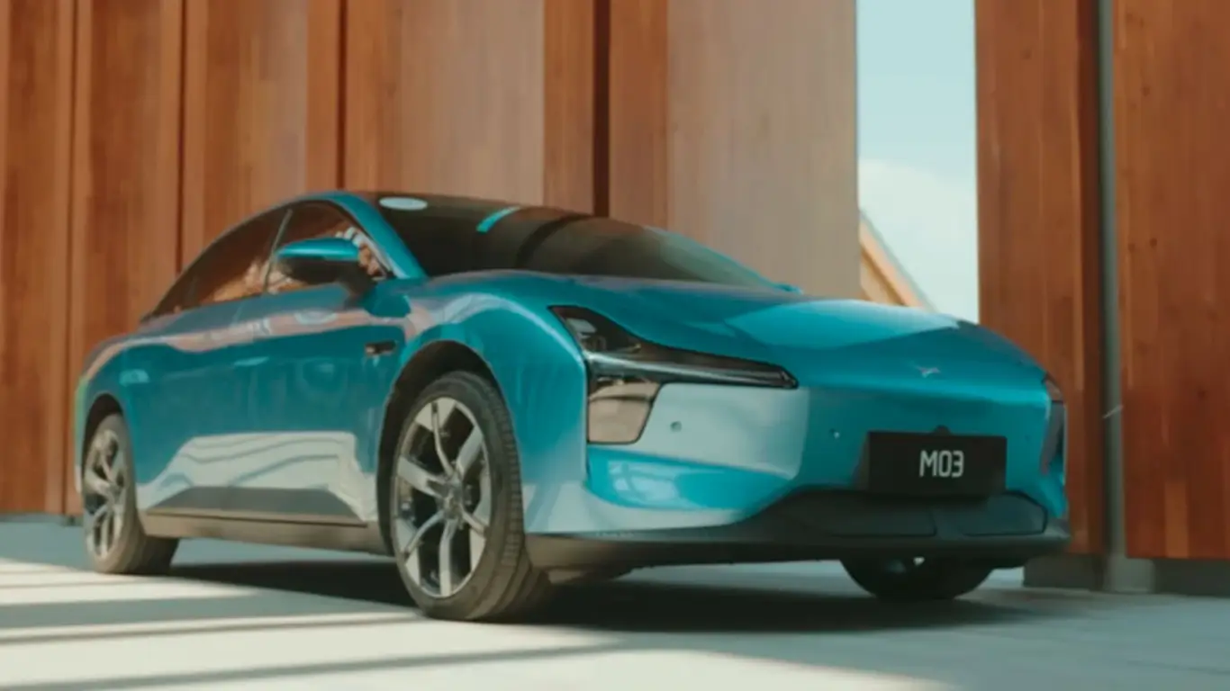 Китайцы удивляют: Mona M03 стал хитом, теперь очередь за новым кроссовером от XPeng