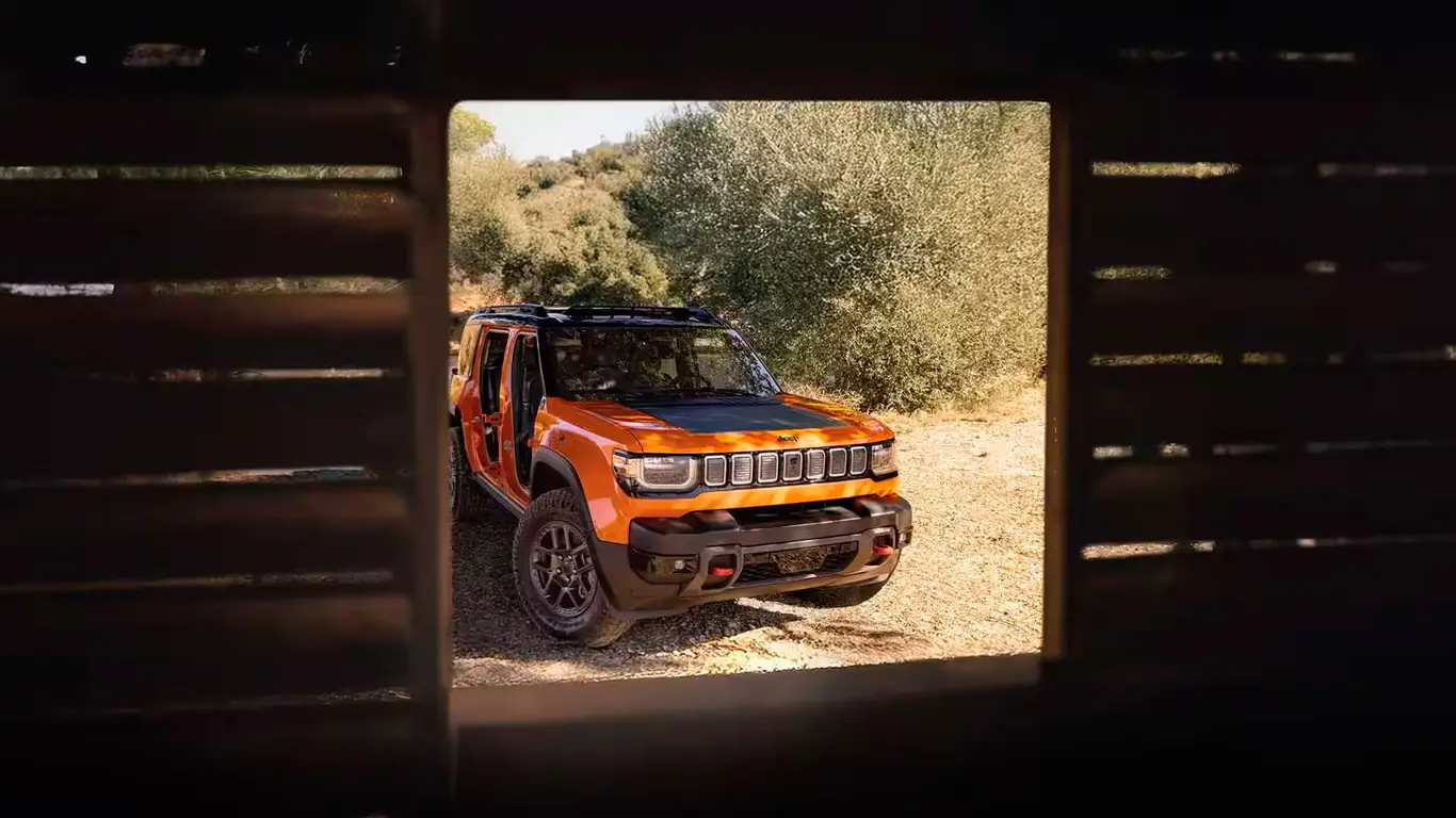 Jeep готовит к выходу новый электрический внедорожник, который может добраться до России