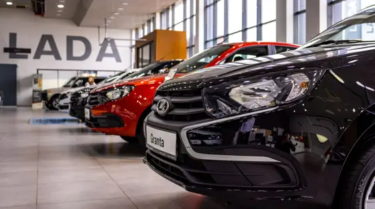 Российский рынок падает, а LADA растет: самые лучшие автомобили пошли в рост