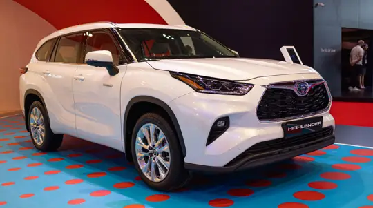 Toyota не забывает о россиянах: их автомобили будут ремонтироваться бесплатно