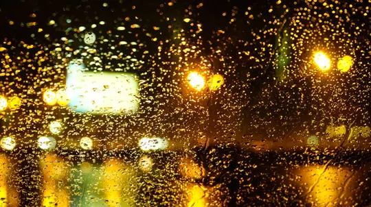 Опасные ошибки в дождь: срочно выключите эти функции в своей машине