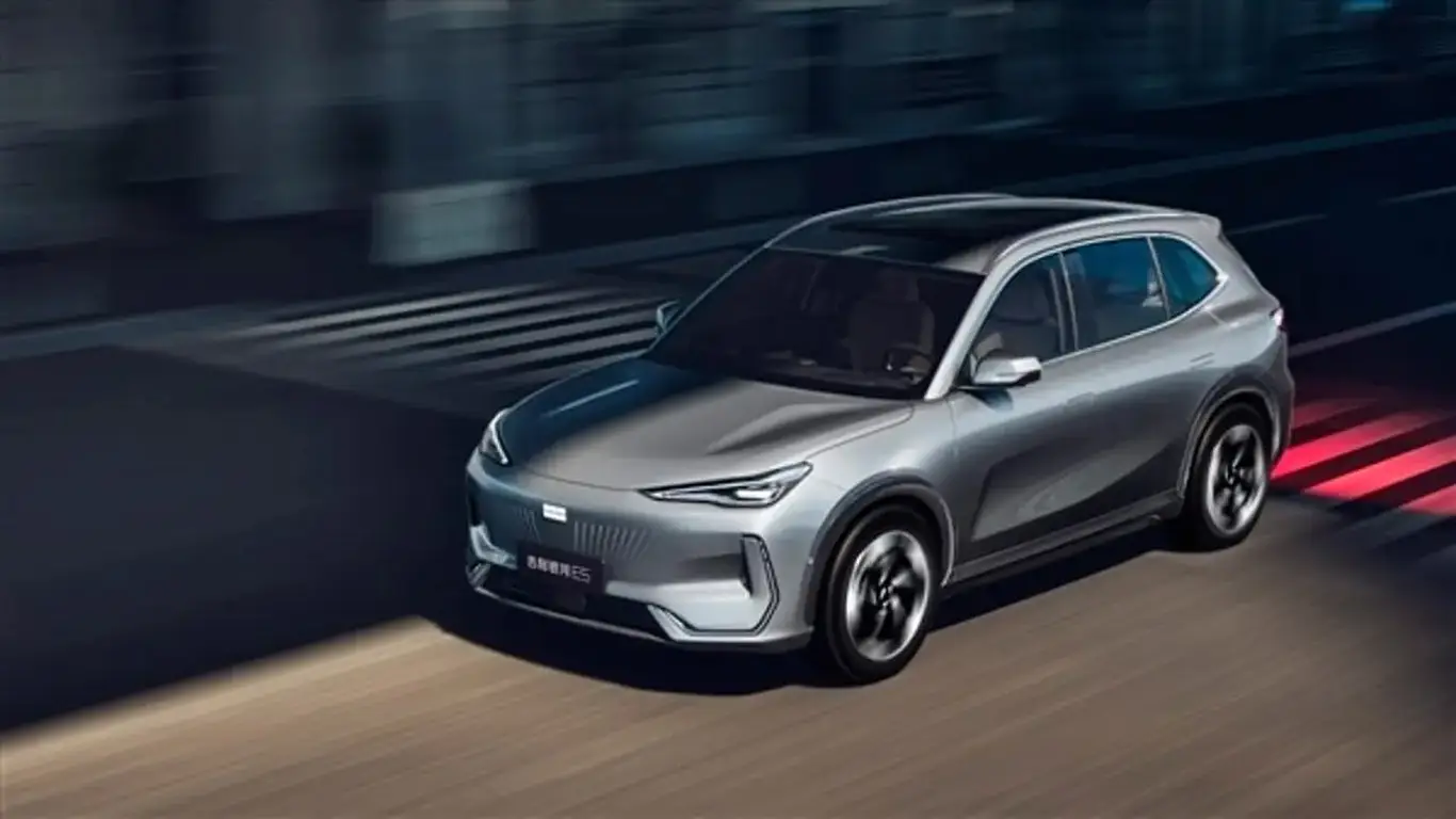 Новый конкурент Tesla теперь в России: он стоит не очень дорого, но довезет из Москвы до Липецка за один раз