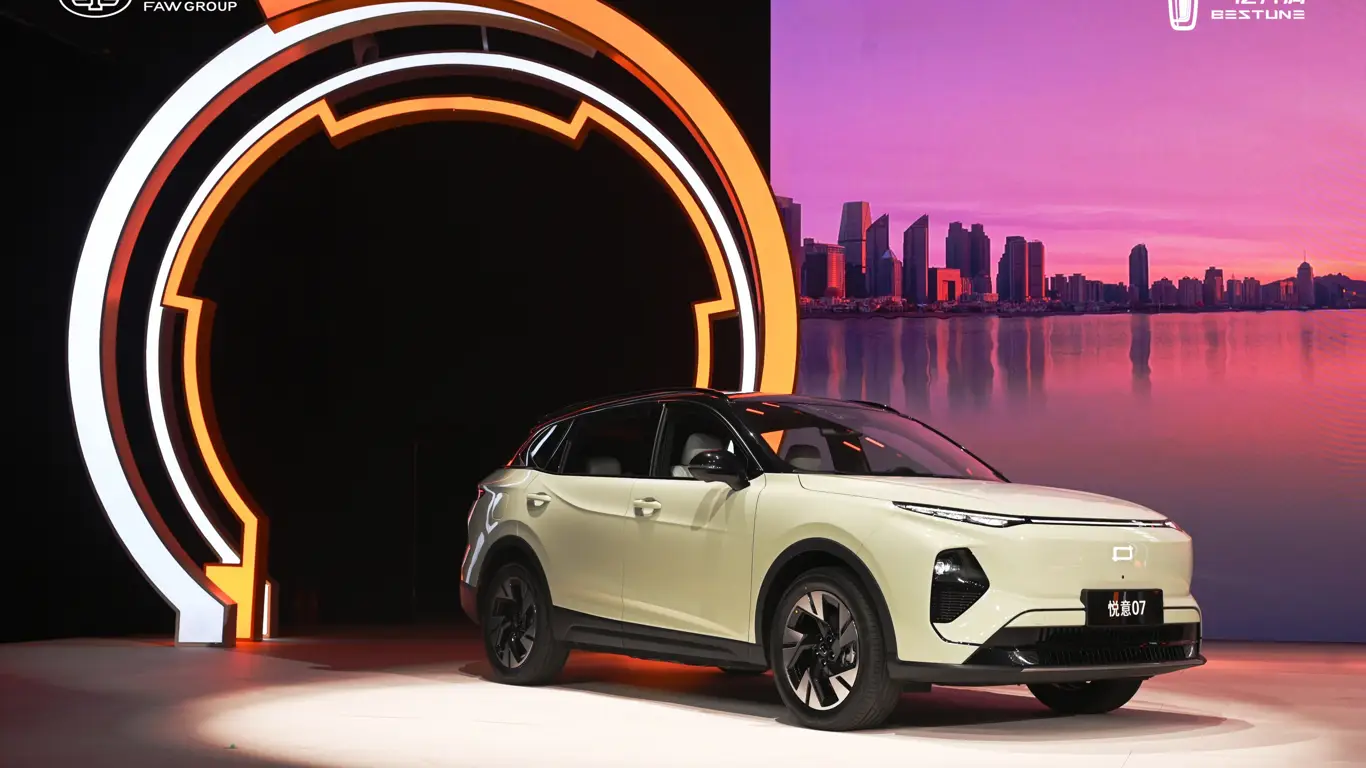 Гибридный Bestune Yueyi 07 проедет 2000 км без дозаправки: Китай наступает на пятки Toyota
