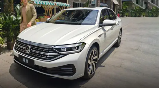 Бюджетный и самый надежный седан от Volkswagen переродился: без подсветки, но с круиз-контролем и всего за 1,9 млн рублей