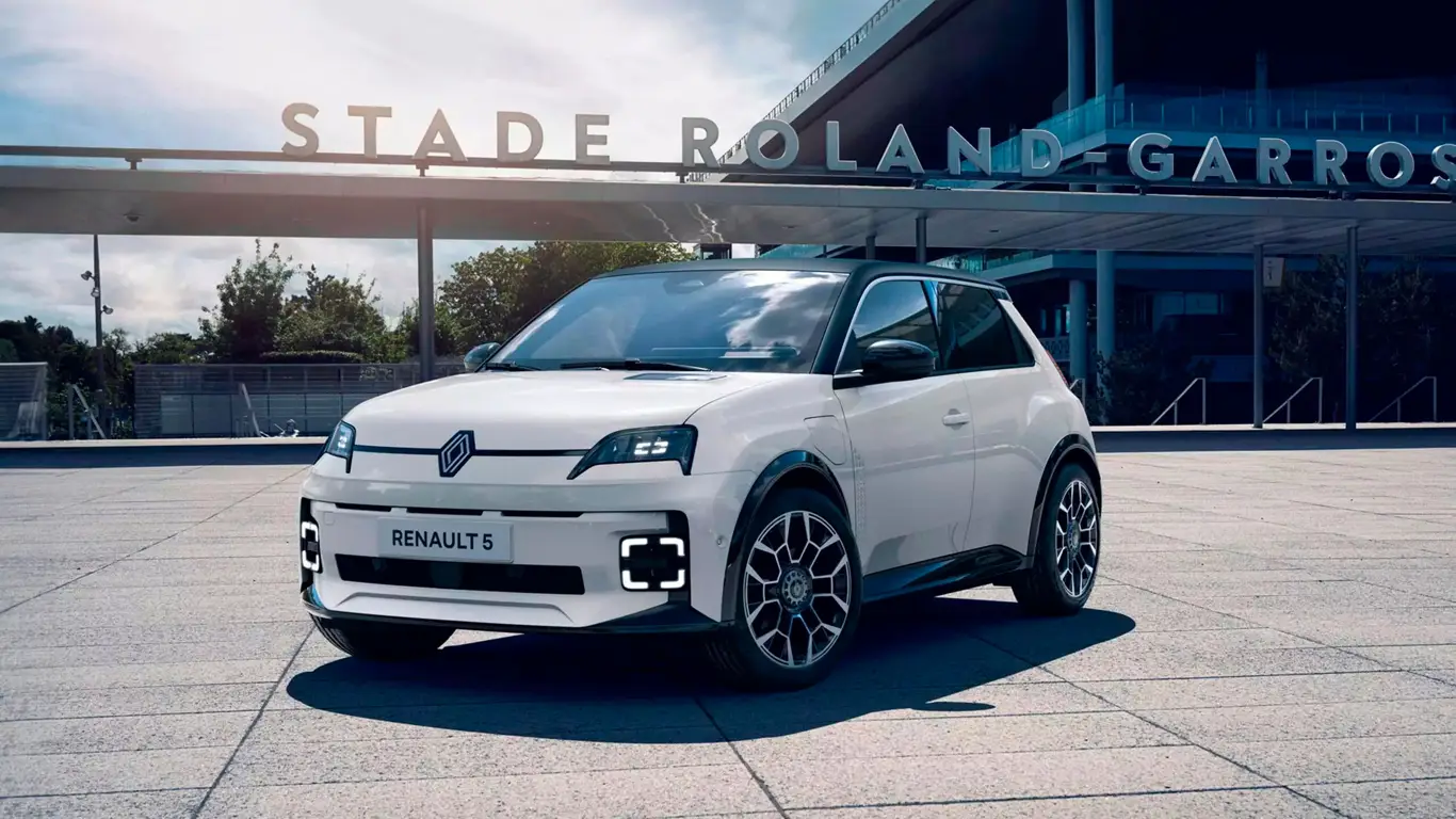 Renault берет двойное золото: назван лучший электрокар 2025 года