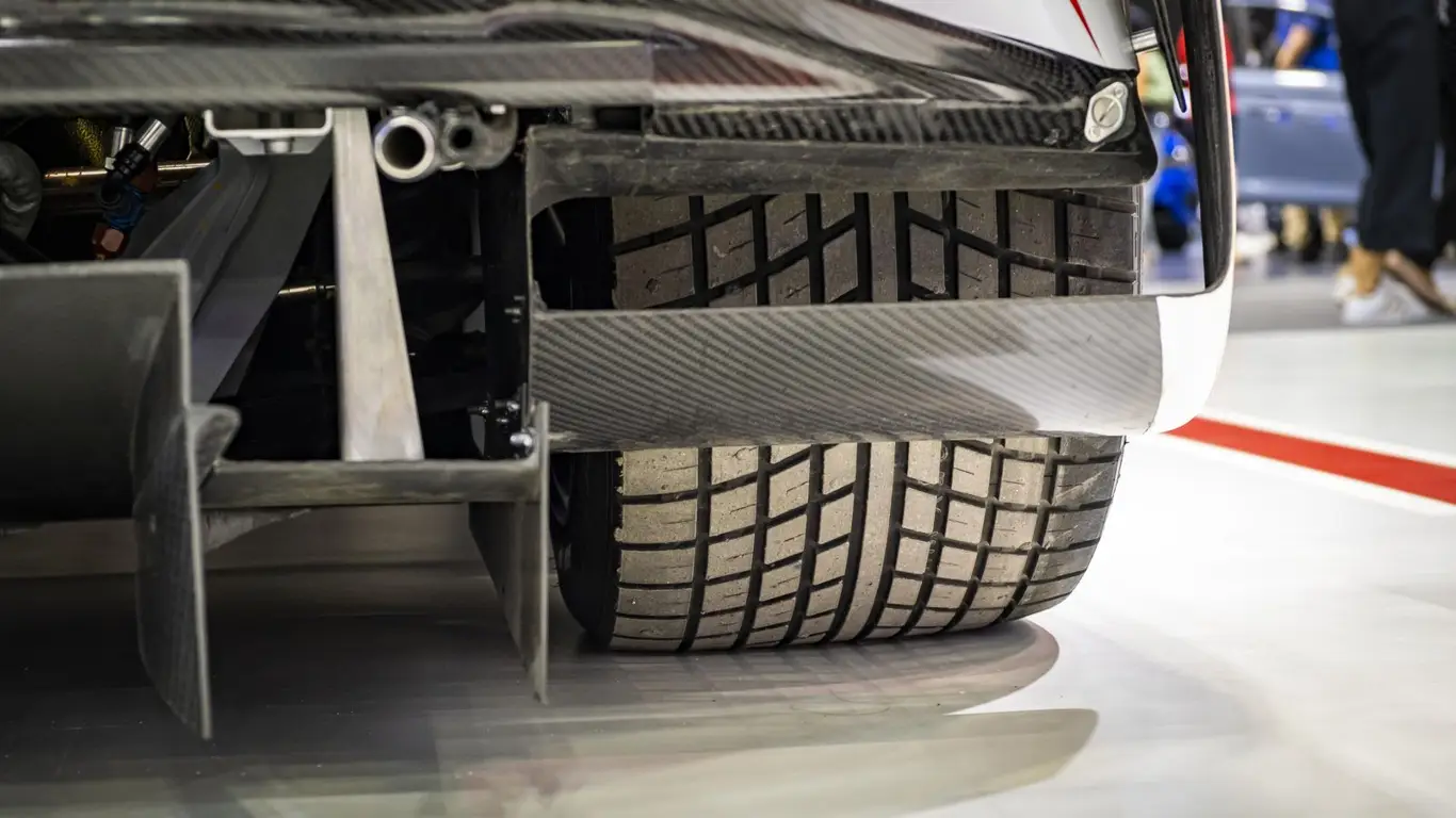Зимние шины: эксперты рассказали, когда они начинают шуметь