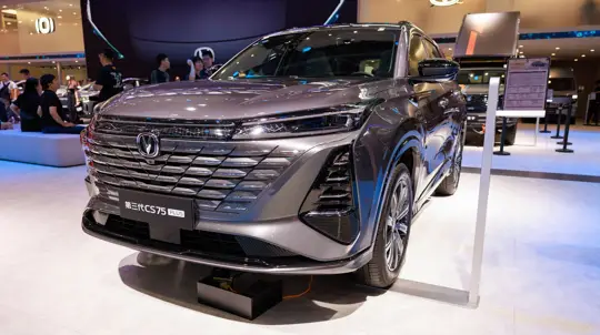 Один шильдик — два кроссовера: какой Changan CS75 Plus выбрать