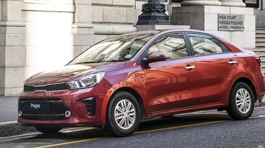 Эксперты сравнили Kia Pegas с LADA Vesta, Solaris HS и Belgee S50